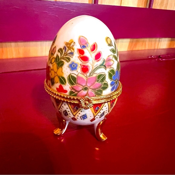 Other - 💚Hand-painted floral egg trinket box